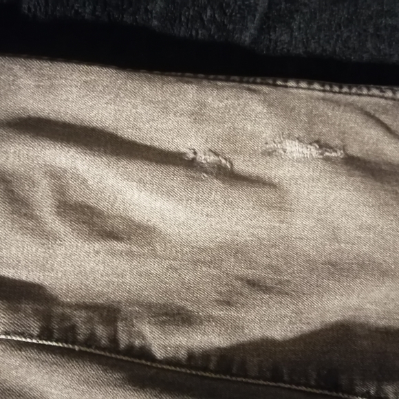 Gap soft gray distressed jeans - Picture 3 of 8